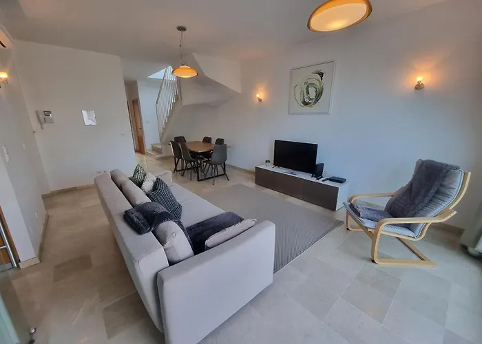 Penthouse In Private Complex By Homekeys